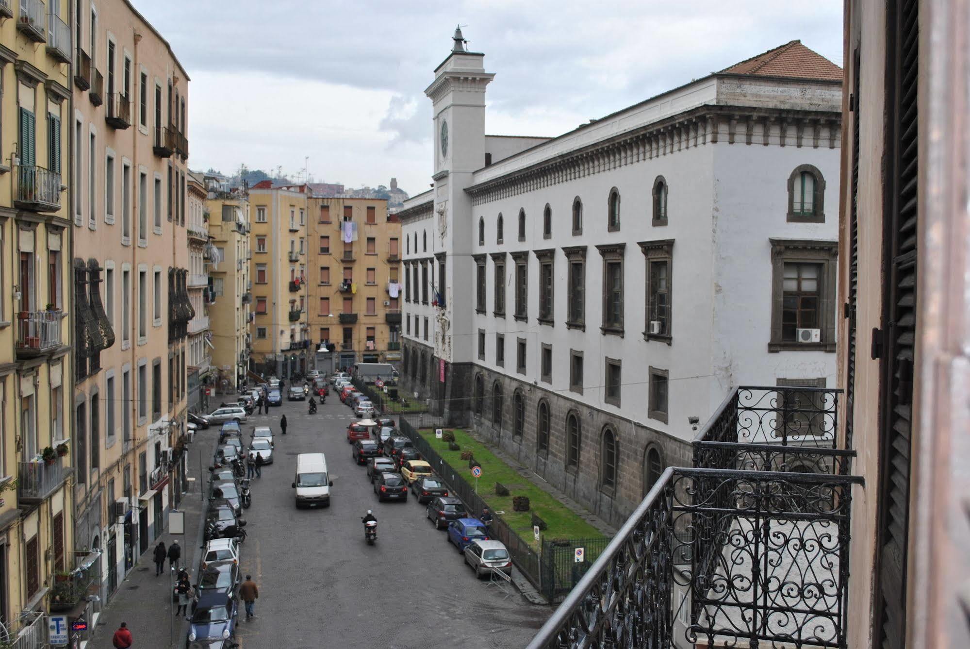 Bed & Breakfast A Castel Capuano Наполи Екстериор снимка