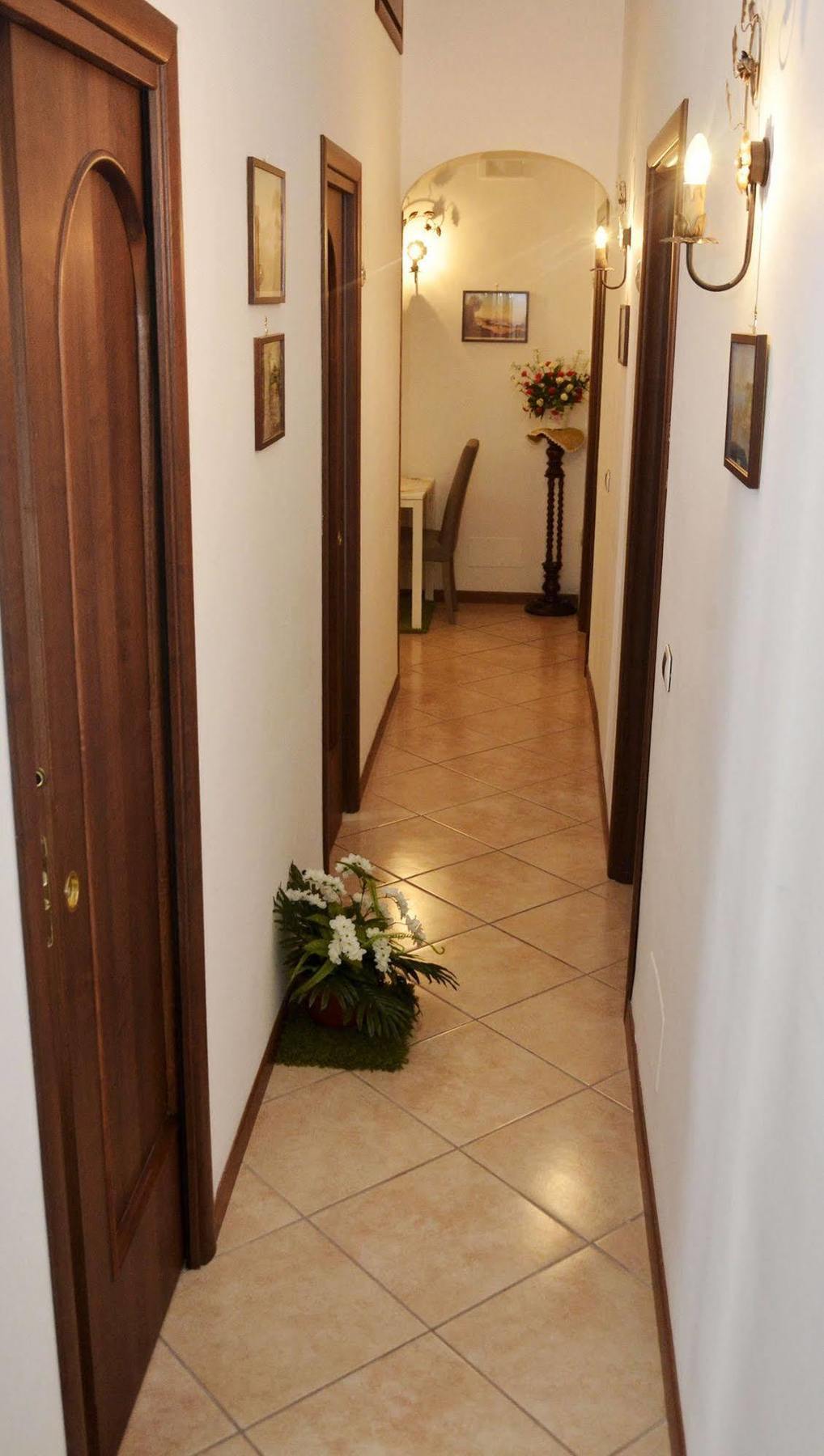 Bed & Breakfast A Castel Capuano Наполи Екстериор снимка