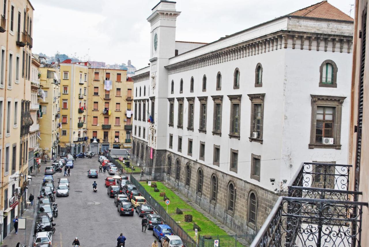 Bed & Breakfast A Castel Capuano Наполи Екстериор снимка