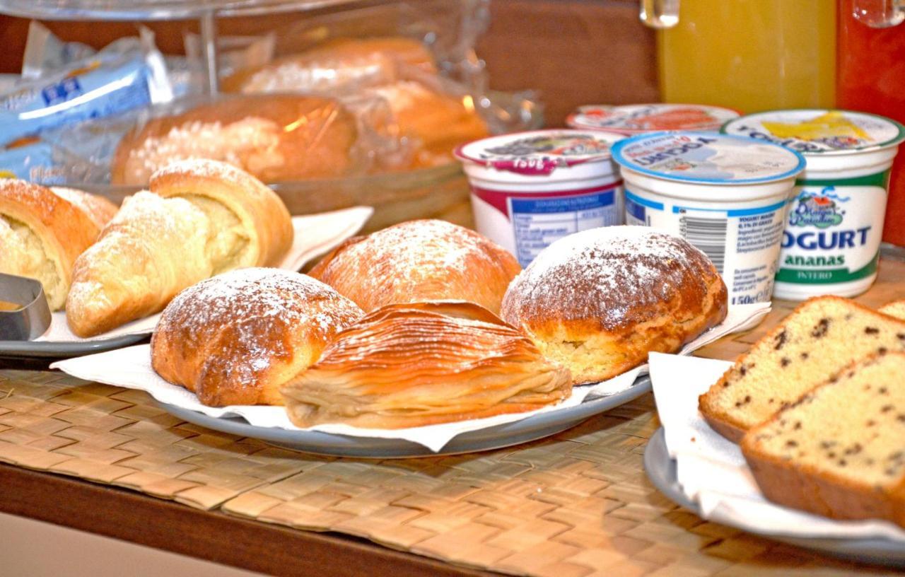 Bed & Breakfast A Castel Capuano Наполи Екстериор снимка