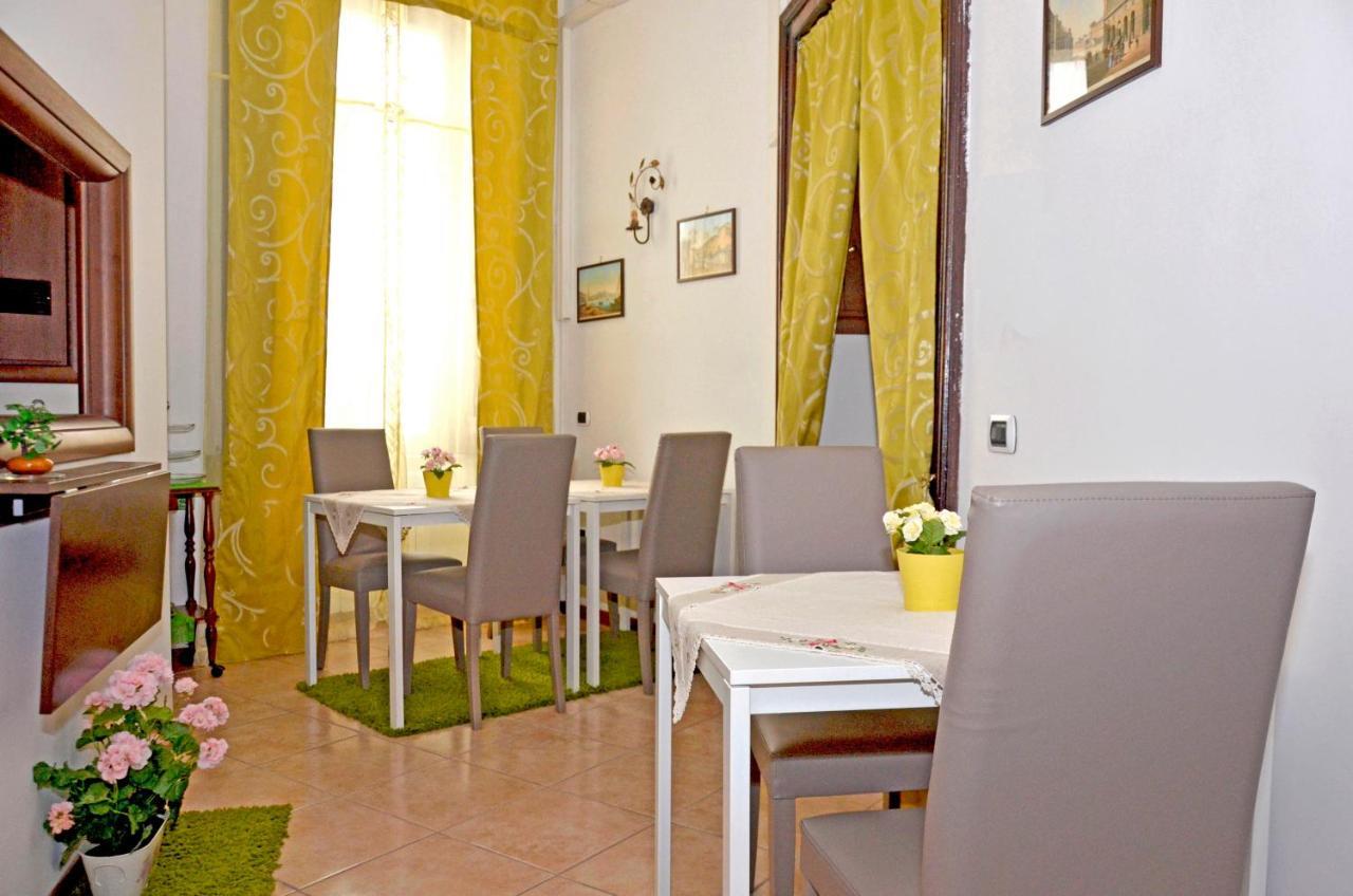Bed & Breakfast A Castel Capuano Наполи Екстериор снимка