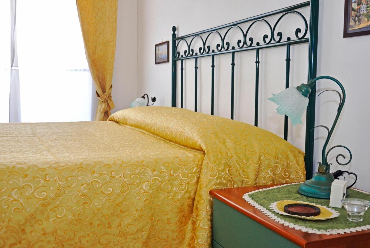 Bed & Breakfast A Castel Capuano Наполи Екстериор снимка