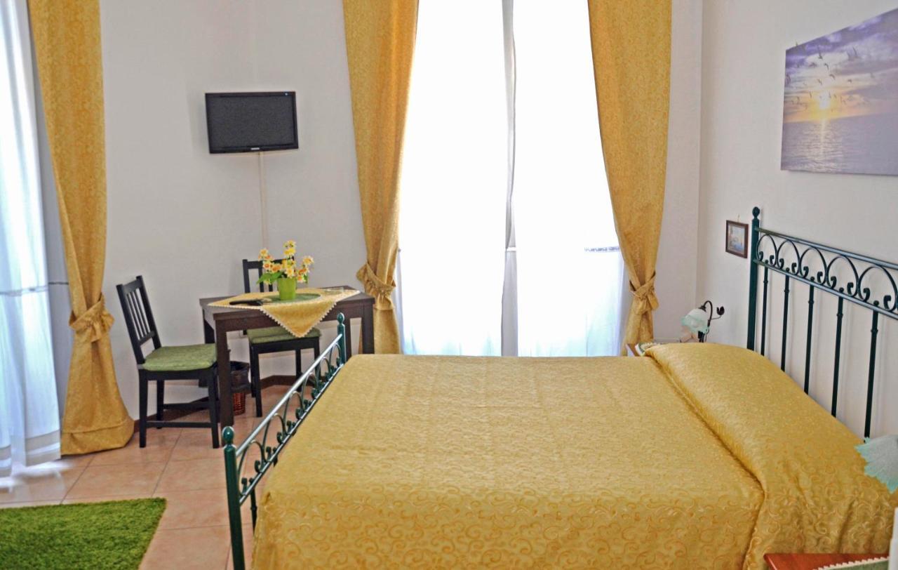Bed & Breakfast A Castel Capuano Наполи Екстериор снимка
